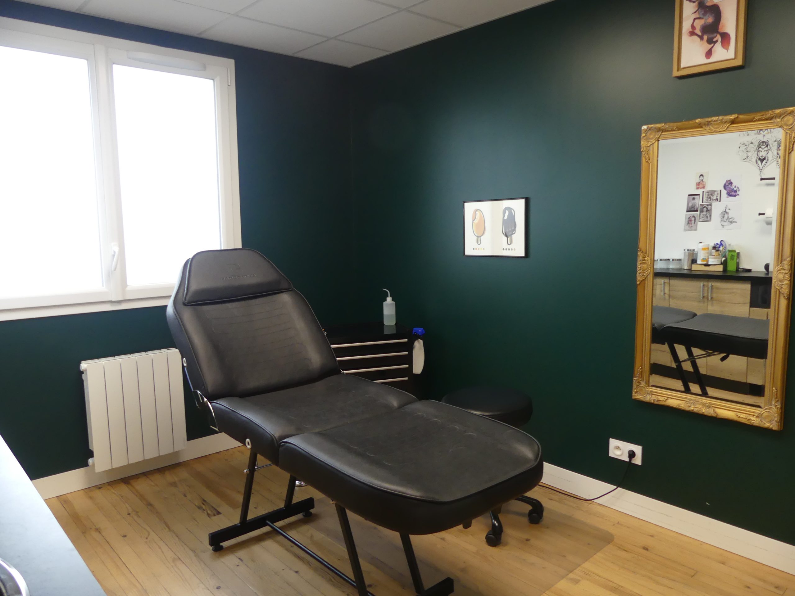 Salle de tatouage avec siège - La Forge